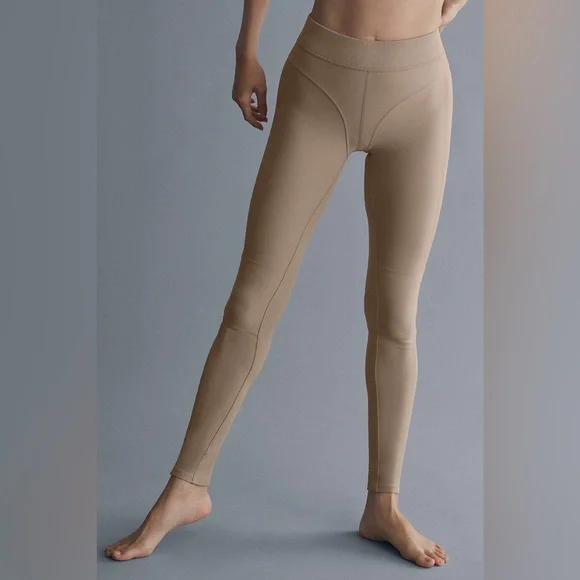 alo yoga レギンス ベージュ Mサイズ New Alo Yoga Alosoft High-Waist Head Start Legging in Gravel M is